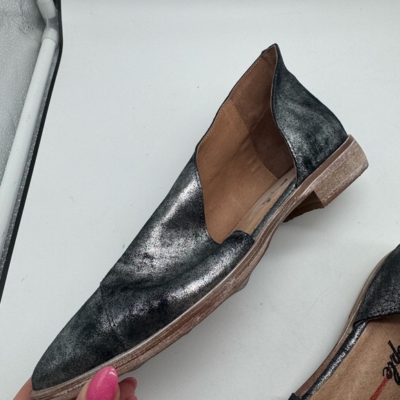 Free People Women's Royale Flat Leather Metallic Black Size 6.5 - Picture 8 of 10